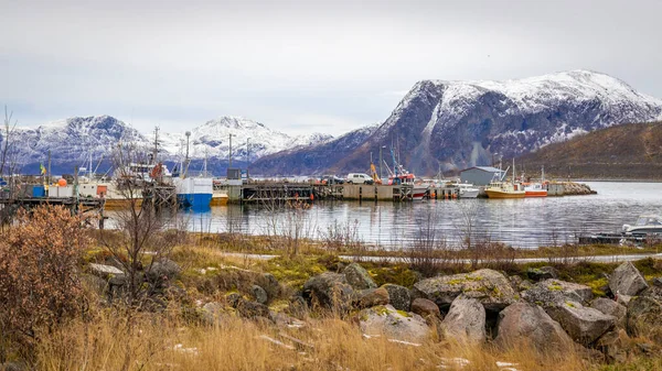 挪威北部Kvaloya的小渔港和Tromvik村 — 图库照片