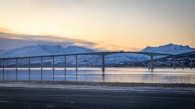 Troms og Finnmark County, Norveç 'teki Gisund Köprüsü