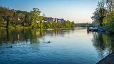River Traun Sahili, Wels, Oberosterreich, Avusturya