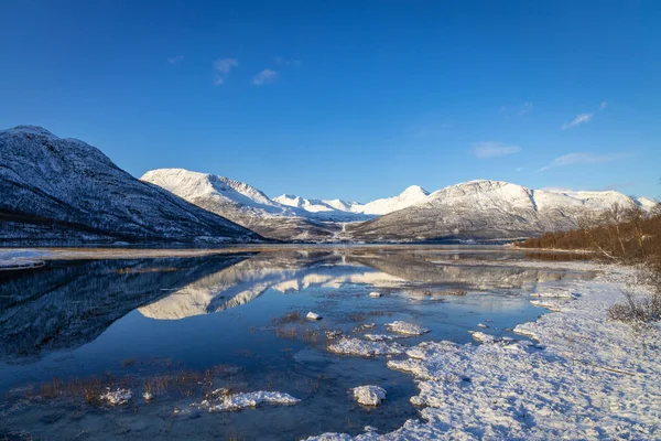 Hermoso Lago Lakselvbukt Norte Noruega —  Fotos de Stock