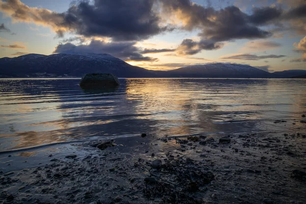 ノルウェー北部の日没時のLaksvatn湾 — ストック写真