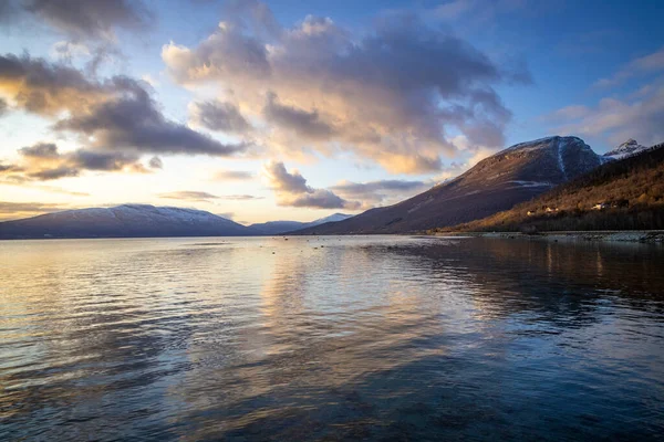 ノルウェー北部の日没時のLaksvatn湾 — ストック写真