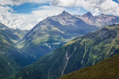 Avusturya 'nın Tyrol kentindeki Otztal vadisinde Soelden manzarası. 
