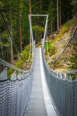 Laengenfeld 'de çelik halat köprüsü, Oetztal, Tirol, Avusturya
