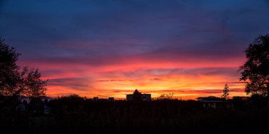 Okyanus kıyısında güzel gün batımı
