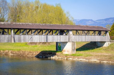 Dornbirner nehri üzerindeki ahşap köprü Ren deltasındaki Ache