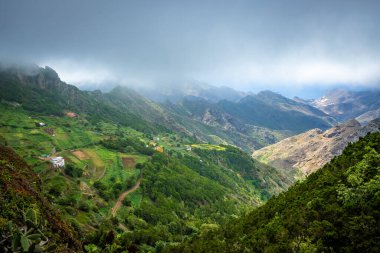 İspanya, Kanarya Adaları 'ndaki güzel dağ manzarası 