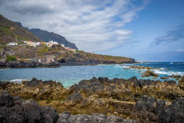 İspanya 'nın Garachico şehrindeki Rocky sahili. 