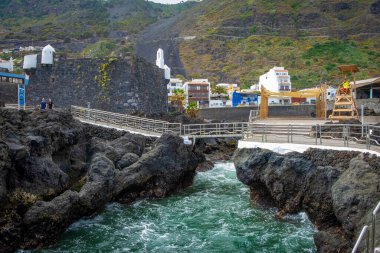 İspanya 'nın Garachico şehrindeki Rocky sahili. 