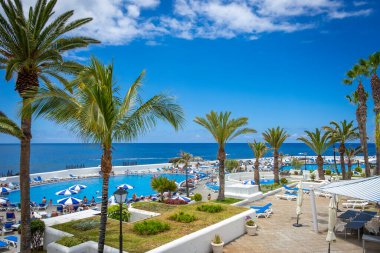 İspanya, Canaria Adaları, Tenerife 'deki Puerto de la Cruz' da yüzmek ve dinlenmek için harika bir yer.