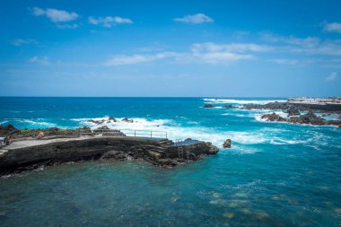 İspanya, Canaria Adaları, Tenerife 'deki Puerto de la Cruz' da yüzmek ve dinlenmek için harika bir yer.
