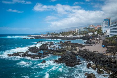 İspanya, Canaria Adaları, Tenerife 'deki Puerto de la Cruz' da yüzmek ve dinlenmek için harika bir yer.