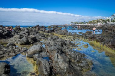 İspanya, Canaria Adaları, Tenerife 'deki Puerto de la Cruz' da yüzmek ve dinlenmek için harika bir yer.