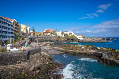 İspanya, Canaria Adaları, Tenerife 'deki Puerto de la Cruz' da yüzmek ve dinlenmek için harika bir yer.