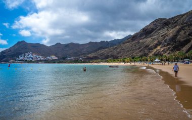 Playa de Las Teresitas, Tenerifa 'daki kumlu plaj. 