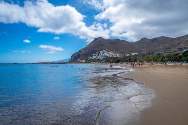 Playa de Las Teresitas, Tenerifa 'daki kumlu plaj. 