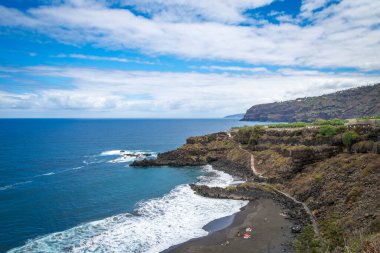 Playa el Bollulo 'daki güzel manzara, Tenerife, İspanya