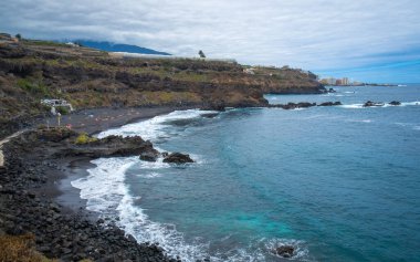 Playa el Bollulo 'daki güzel manzara, Tenerife, İspanya