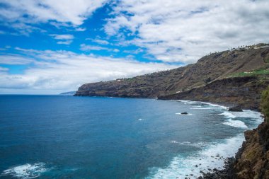 Playa el Bollulo 'daki güzel manzara, Tenerife, İspanya
