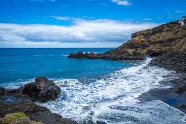 Playa el Bollulo 'daki güzel manzara, Tenerife, İspanya