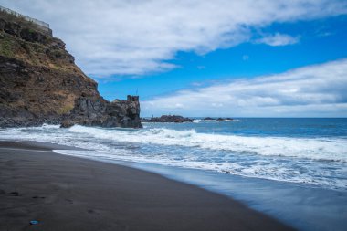 Playa el Bollulo 'daki güzel manzara, Tenerife, İspanya