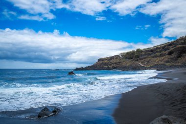 Playa el Bollulo 'daki güzel manzara, Tenerife, İspanya