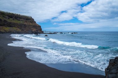 Playa el Bollulo 'daki güzel manzara, Tenerife, İspanya