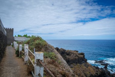Playa los Patos Cliffwalk, Tenerife, İspanya 