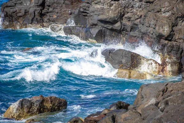 Волны Атлантического Разлома Камнях Скал Возле Залива Марцианес Пуэрто Крус — стоковое фото