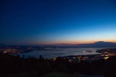 Almanya 'da gün batımında Constance Gölü' ndeki Lindau şehri