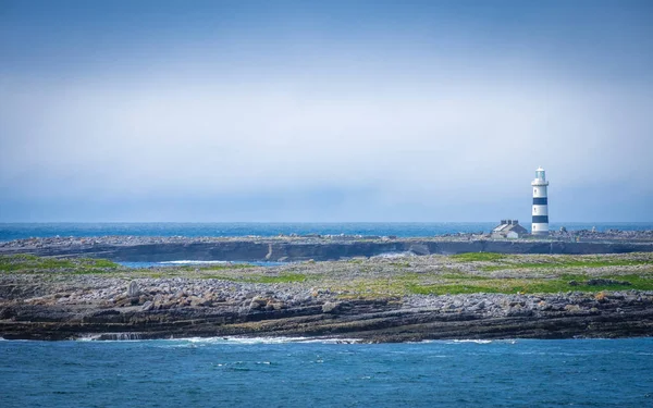 Phare Sur Côte Rocheuse — Photo