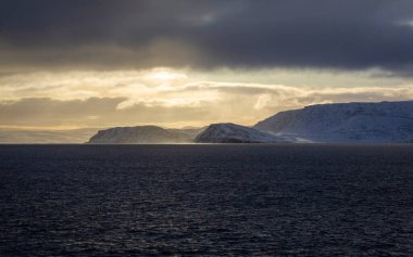 Muhteşem kış harikalar diyarı Kuzey Norveç 'te Oeksfjord ve Havoeysund çevresinde farklı hava etkileri