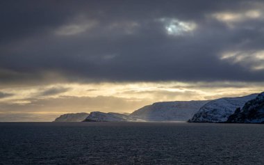 Muhteşem kış harikalar diyarı Kuzey Norveç 'te Oeksfjord ve Havoeysund çevresinde farklı hava etkileri