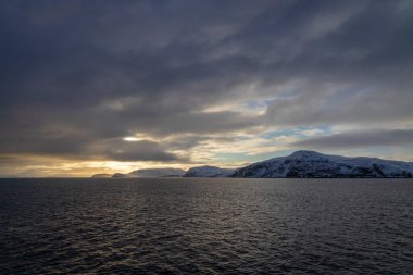 Muhteşem kış harikalar diyarı Kuzey Norveç 'te Oeksfjord ve Havoeysund çevresinde farklı hava etkileri