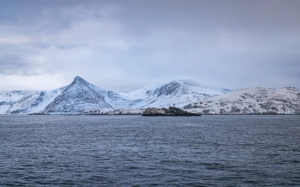 Wunderschönes Winterwunderland Unterschiedliche Wettereindrücke Rund Oeksfjord Und Havoeysund Nordnorwegen — Stockfoto