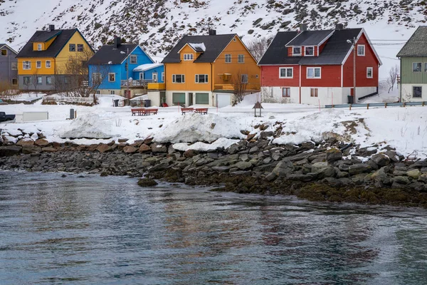 Πολύχρωμα Σπίτια Στο Havoysund Της Βόρειας Νορβηγίας — Φωτογραφία Αρχείου