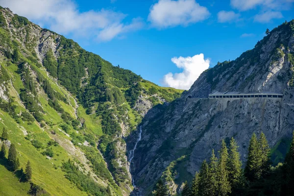 Vorarlberg, Avusturya 'daki Flexenstrasse' den Zuers 'e dağ yolu