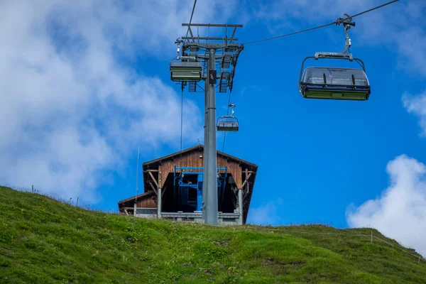 Avusturya 'nın Vorarlberg şehrinde Zuerser' de arama yapmak için listeyi kullan.
