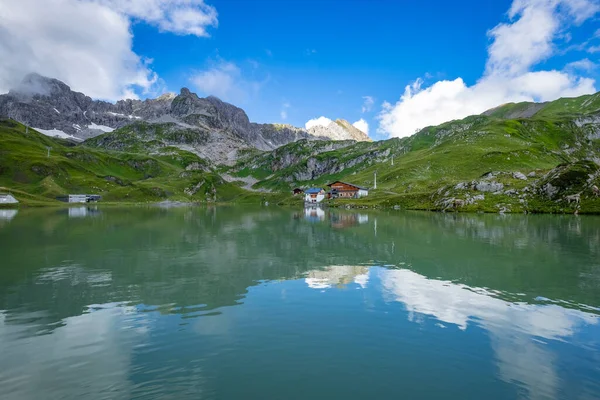 Чудовий Пейзаж Роздуми Над Zuerser See Vorarlberg Austria — стокове фото