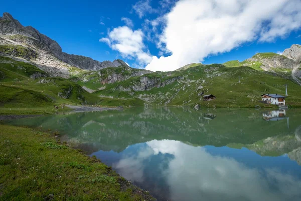 Prachtig Landschap Reflecties Zuersersee Vorarlberg Oostenrijk — Stockfoto