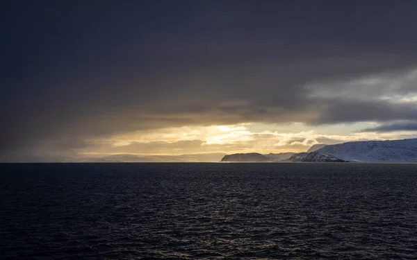 Schöne Norwegische Meeresküste Bei Sonnenuntergang — Stockfoto