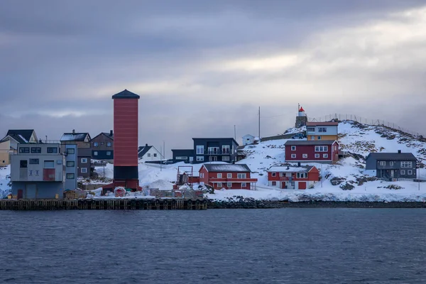 Norveç Kış Zamanı Deniz Kıyısındaki Honningsvag Kasabası — Stok fotoğraf