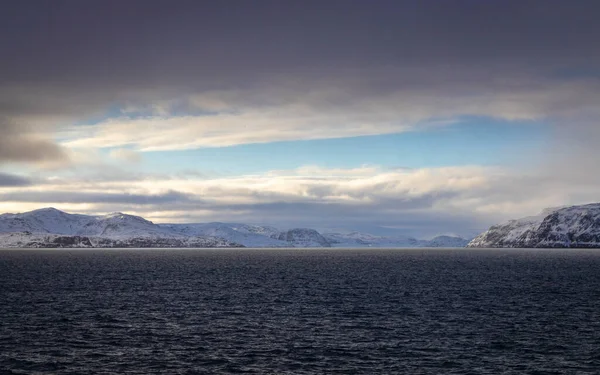 Güzel Norveç kıyıları Kış zamanı