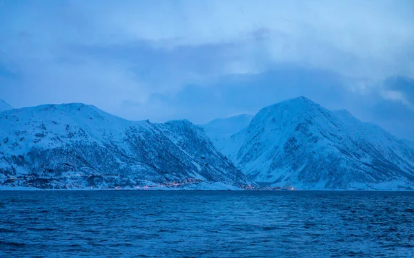 Hideg Téli Csodaország Körül Kikötő Kis Falu Oksfjord Észak Norvégiában — Stock Fotó