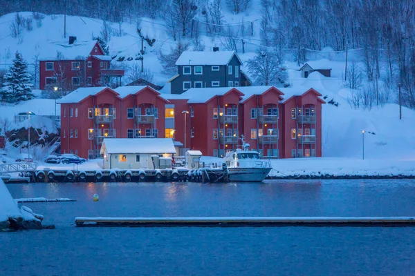 Wunderschöne Winterlandschaft Rund Den Hafen Des Kleinen Dorfes Oksfjord Nordnorwegen — Stockfoto