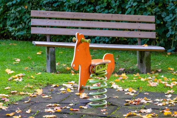 Caballo Naranja Parque Infantil Lochau — Foto de Stock