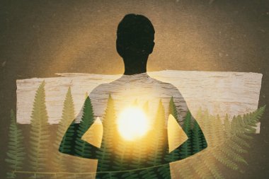 Ruhani bir kalbin içinden ışık saçan bir kadın silueti..