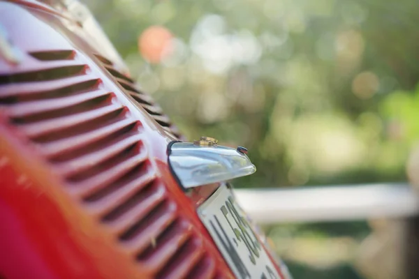 Wedding Rings Back Vintage Red Car — Stock Photo, Image