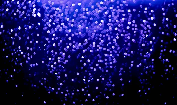 Синій Блискучий Фон Боке Чорному Розфокусовані Різдвяні Вогні Абстрактний Фон — стокове фото