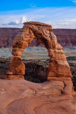 Hassas Kemer Yolu 'nun sonundaki Hassas Kemerin Renkli Güney Görünümü